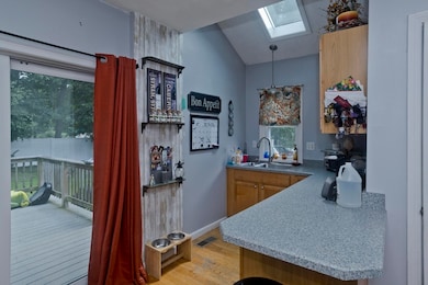 101 Nelson St, West Springfield, MA 01089 - photo 4