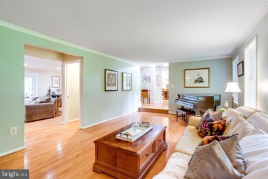 9107 Streamview Ln, Vienna, VA 22182 - photo 7