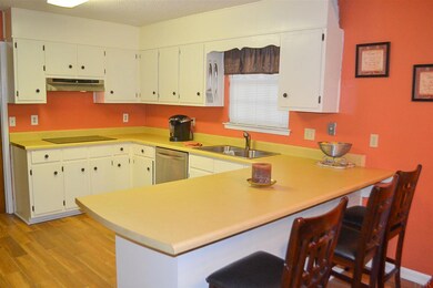 Fully loaded!!! Updated cabinets and pulls!