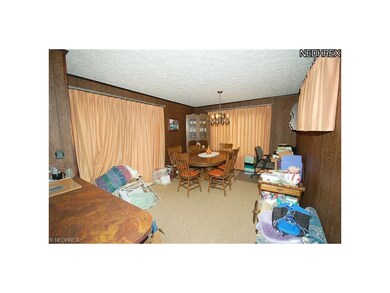 Large dining room. Could be used as tv room, etc. 