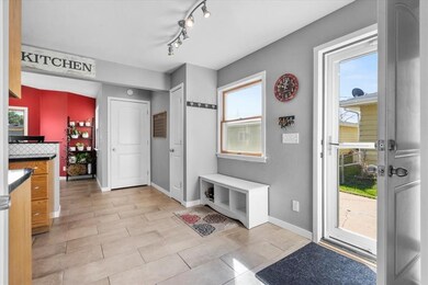 115 Wesley Dr NW, Cedar Rapids, IA 52405 - photo 4