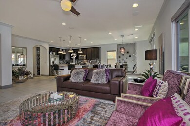 6704 W Desert Blossom Way-large-006-25-O