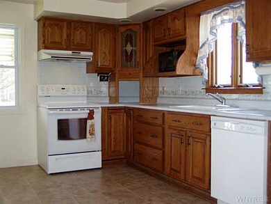 409 E Stenzil St, North Tonawanda, NY 14120 - photo 3