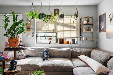 687 E 142nd Place, Glenpool, OK 74033 - photo 2