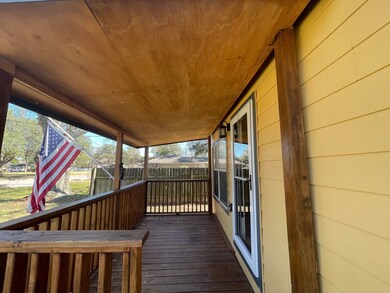 1511 W Dumble St, Alvin, TX 77511 - photo 3