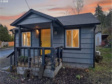 900 SW Sadie B Ave, Cascade Locks, OR 97014 - photo 2