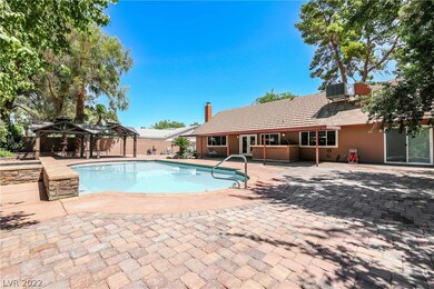 4221 W Pinecrest Cir, Las Vegas, NV 89121 - photo 4