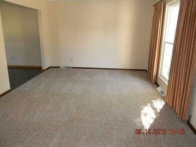 1686 Carrigallen Ln, Columbus, OH 43228 - photo 2