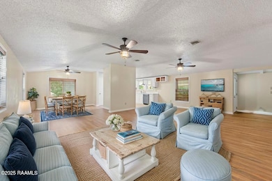 4802Lafitte-56 - Living Room - Coastal -