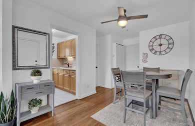 83 Finch Ln unit 2B, Islip, NY 11751 - photo 3