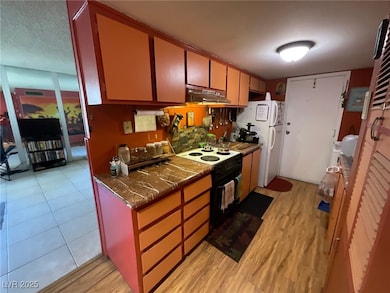 1337 Dorothy Ave unit 3, Las Vegas, NV 89119 - photo 3