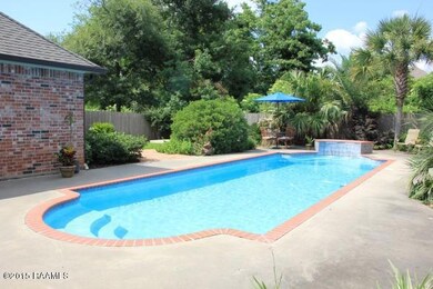 207 Metairie Ct 002