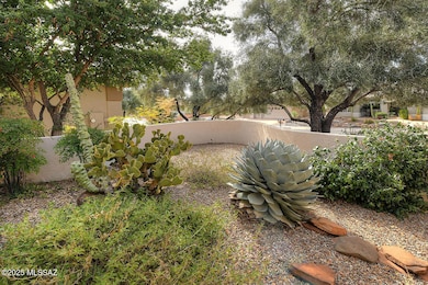 14686 N Lost Arrow Dr, Oro Valley, AZ 85755 - photo 2