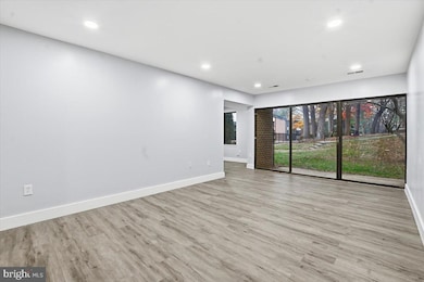 9713 Kings Crown Ct unit 1, Fairfax, VA 22031 - photo 5