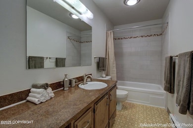 Upstairs Full Bathroom