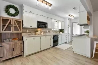 113 Oakridge Dr, Weatherford, TX 76086 - photo 2