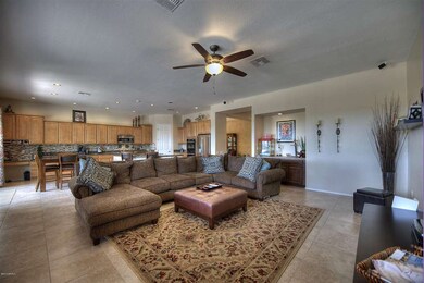 007_Family Room-Kitchen