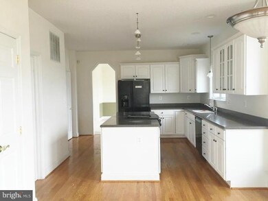 7325 Stoneleigh Ct, Hughesville, MD 20637 - photo 6