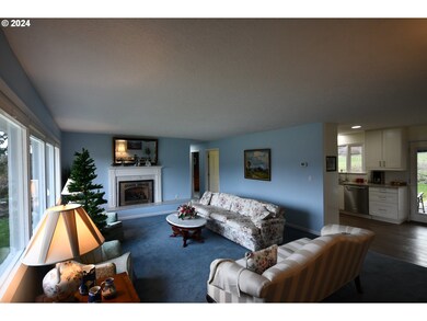 701 W 19th St, the Dalles, OR 97058 - photo 3