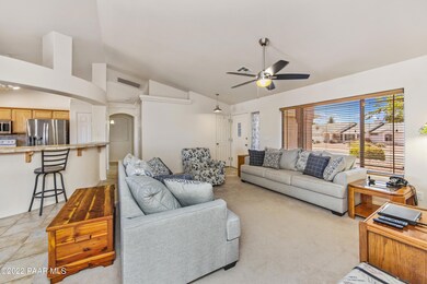 004_Living Room