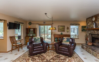 007_Family Room