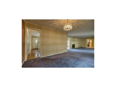 Tons of room for dining table