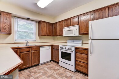 9367 Breamore Ct, Laurel, MD 20723 - photo 7