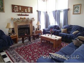 Gas log fireplace