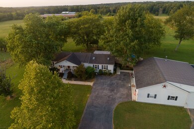 2910 Sims Rd, Shelbyville, TN 37160 - photo 2