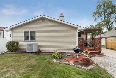 808 E 22nd Ct, Des Moines, IA 50317 - photo 4