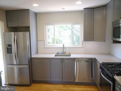 13422 Whaley Ct, Herndon, VA 20171 - photo 6