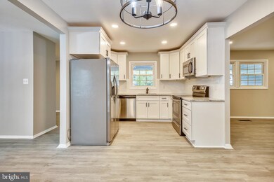 4512 Mill Point Ct, Fairfax, VA 22033 - photo 5