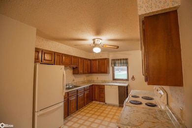 931 E Oak St, Algona, IA 50511 - photo 7