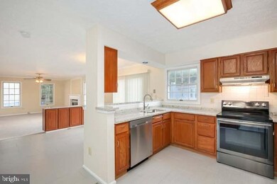 5 Saddle Creek Ct, Burtonsville, MD 20866 - photo 2