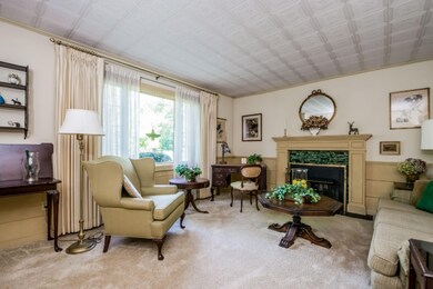 006-Living_Room-2833914-medium