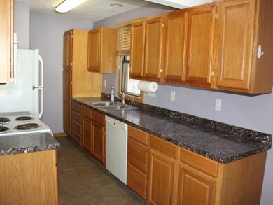 1007 W 2nd St S, Newton, IA 50208 - photo 5