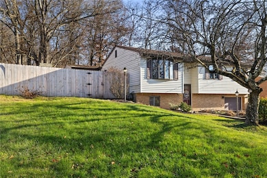 667 Harborview Dr, Pittsburgh, PA 15239 - photo 3