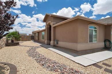 845 Desert Silver Dr, Horizon City, TX 79928 - photo 2