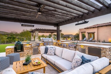 Backyard Outdoor Kitchen