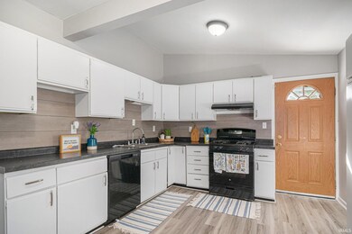 911 S Laurel St, Mishawaka, IN 46544 - photo 6