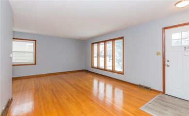 3817 Bel Aire Rd, Des Moines, IA 50310 - photo 2