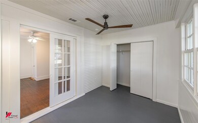 Unfurnished bedroom with ceiling fan and a closet
