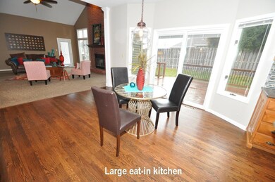 Kitchen Eat in area NEW