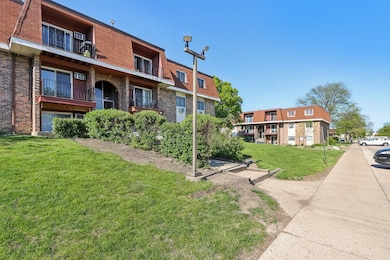 600 Mesa Dr unit 103, Hoffman Estates, IL 60169 - photo 2