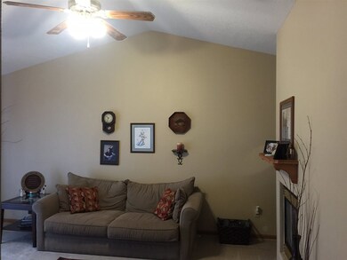 1402 Aspen Dr, Waterloo, IA 50701 - photo 5