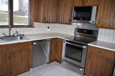 69 Delancy Ave, Pittsfield, MA 01201 - photo 3