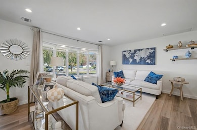 12 Pheasant Dr, ComMacK, NY 11725 - photo 7