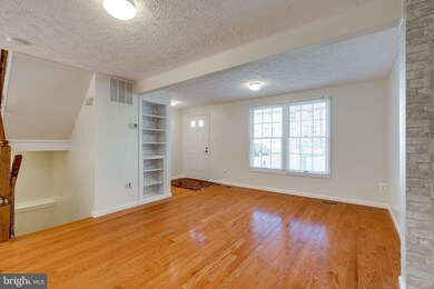 7568 Aspenpark Rd, Lorton, VA 22079 - photo 3