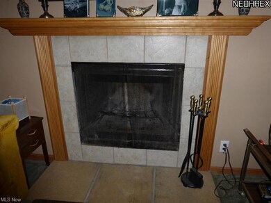 823 Robinhood Dr, Aurora, OH 44202 - photo 5