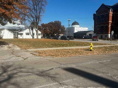 302 E Main St, Washington, IA 52353 - photo 3